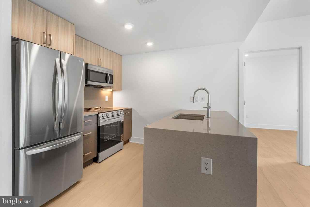 2000 Dreer St Apt 405 #405 - Photo 3 of 44