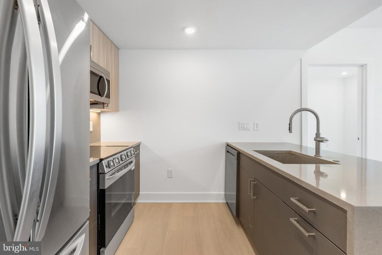 2000 Dreer St Apt 405 #405 - Photo 4 of 44