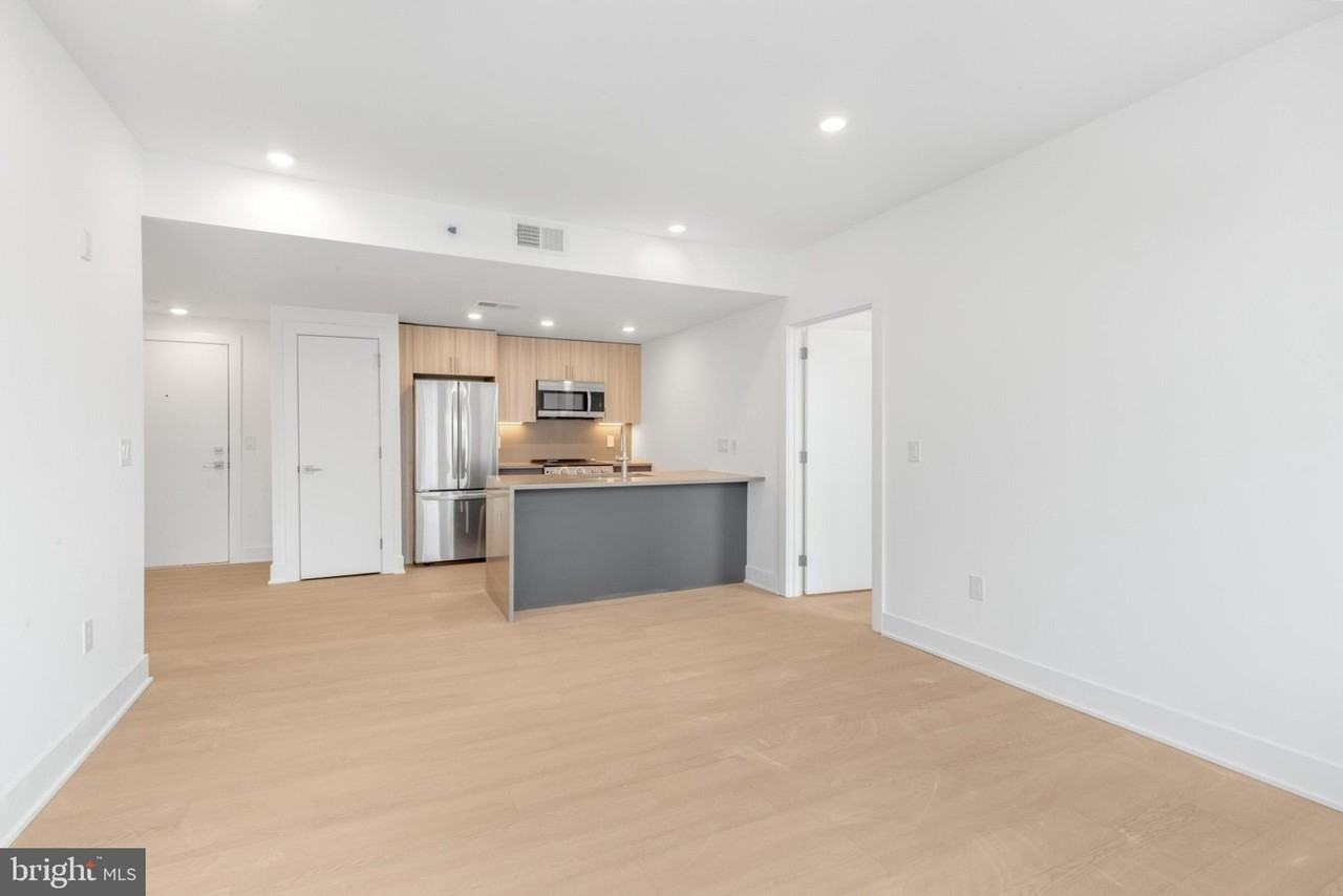 2000 Dreer St Apt 405 #405 - Photo 7 of 44