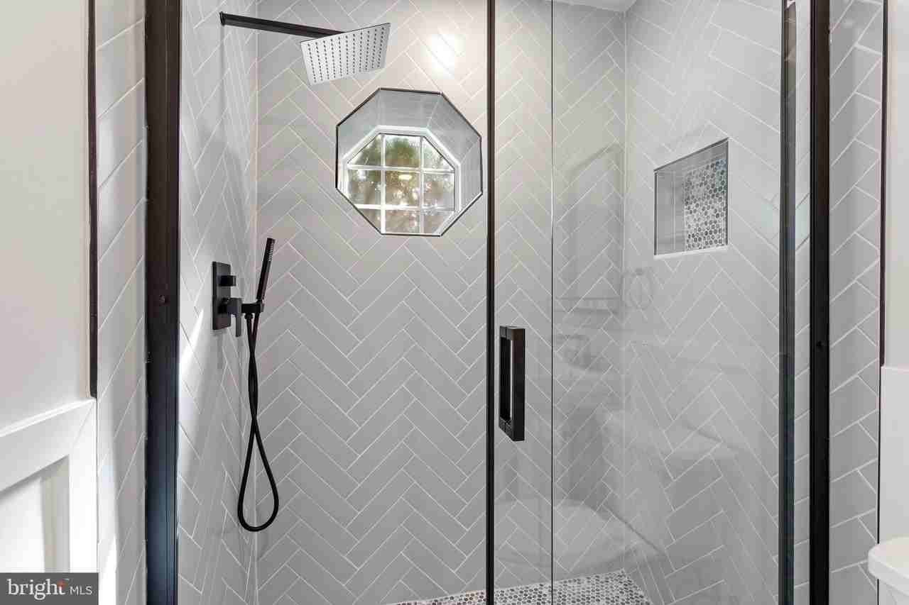 1507 W Thompson St - Photo 3 of 16