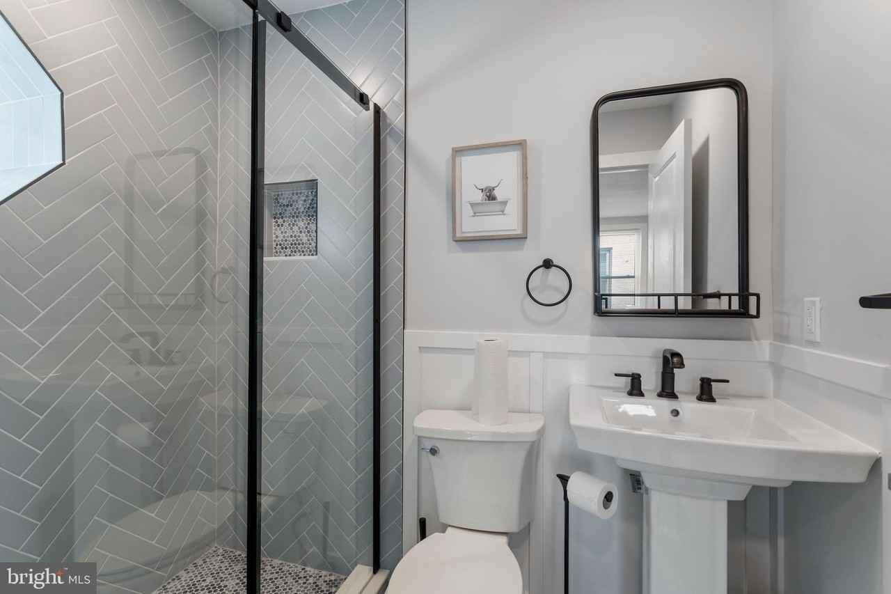 1507 W Thompson St - Photo 4 of 16