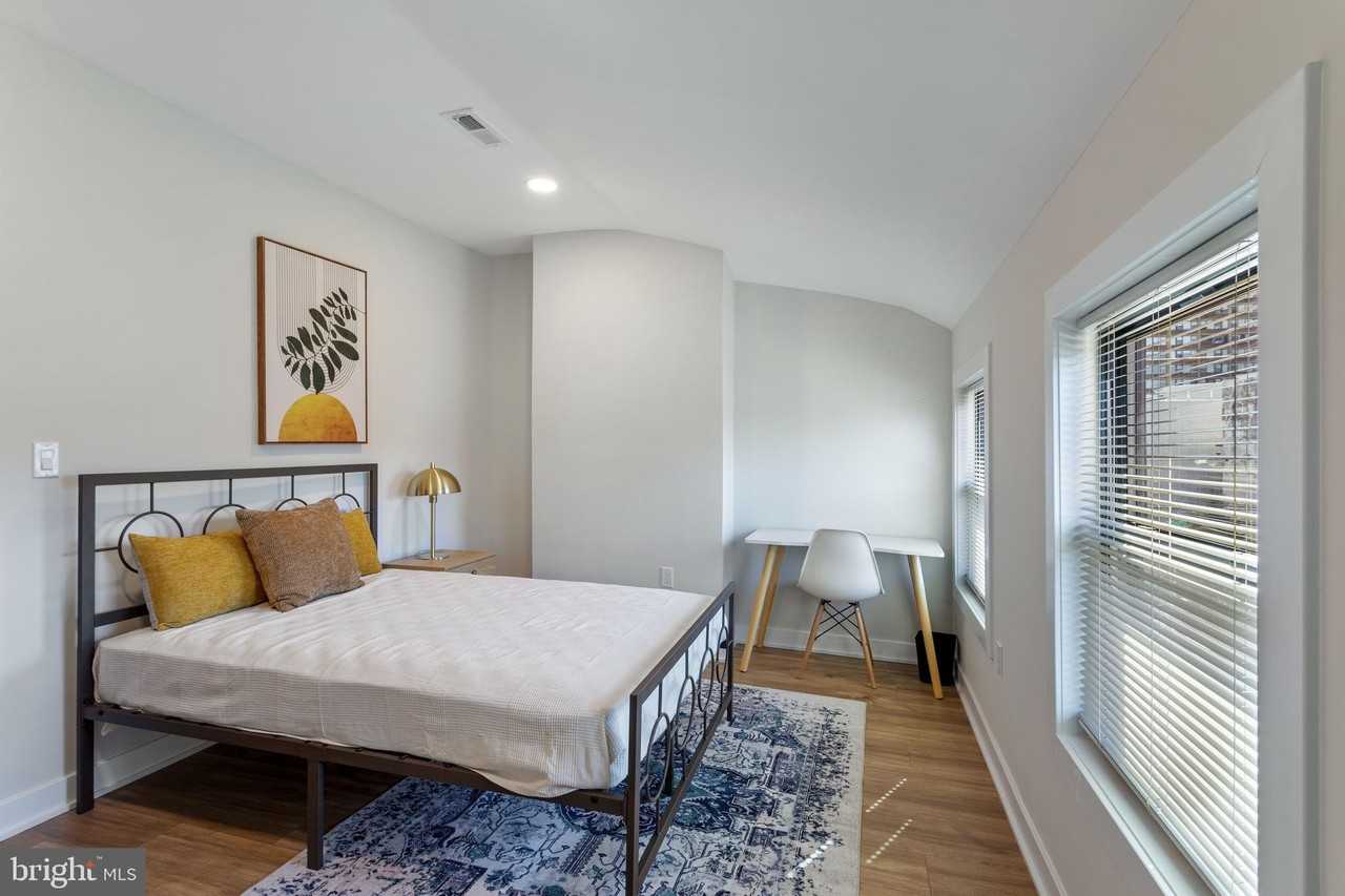 1507 W Thompson St - Photo 5 of 16