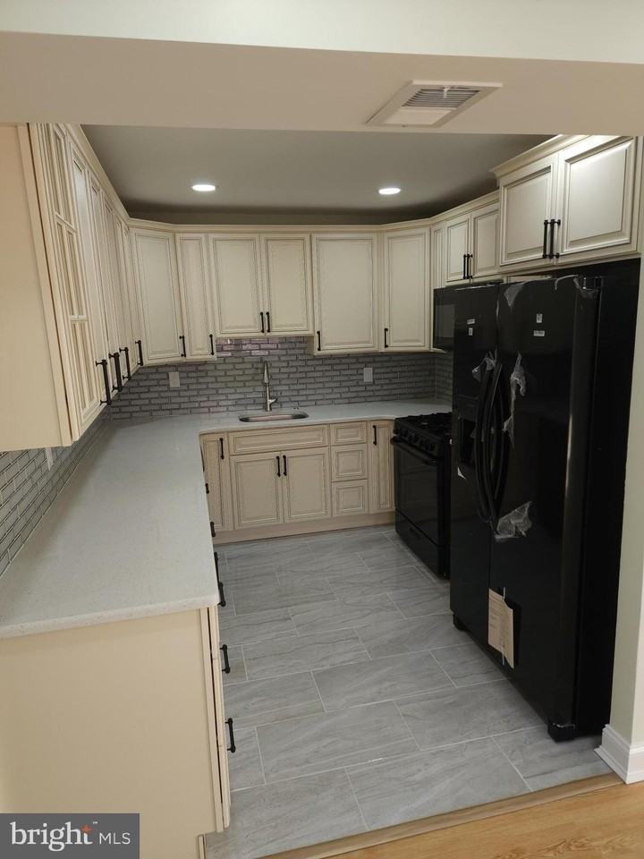 8303 Ridgeway St Unit 2 #2ndFL - Photo 6 of 24