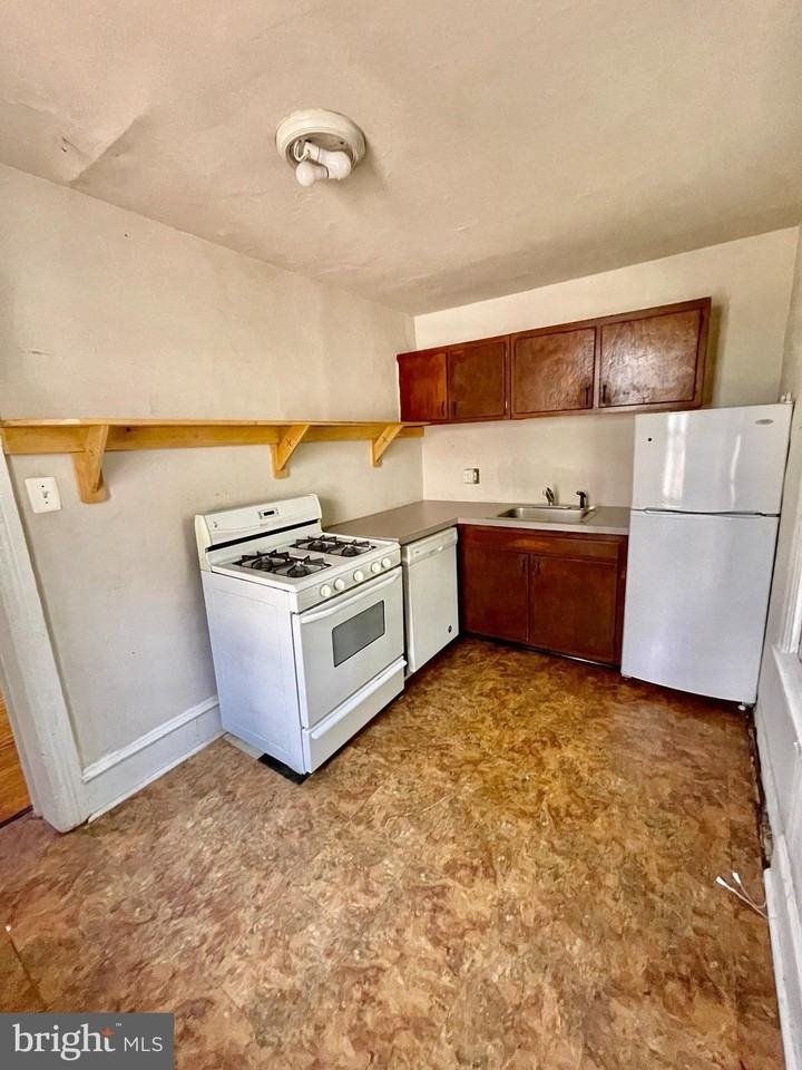 247 W Hansberry St Apt 1r #1R - Photo 4 of 14