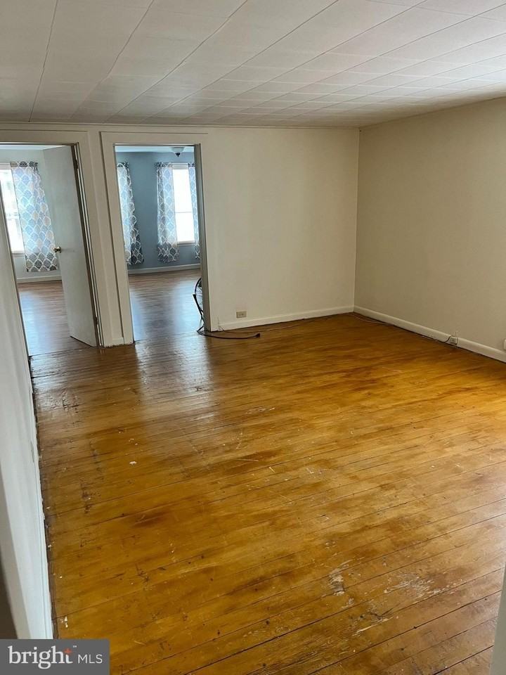 117 Valley Street - Photo 7 of 13