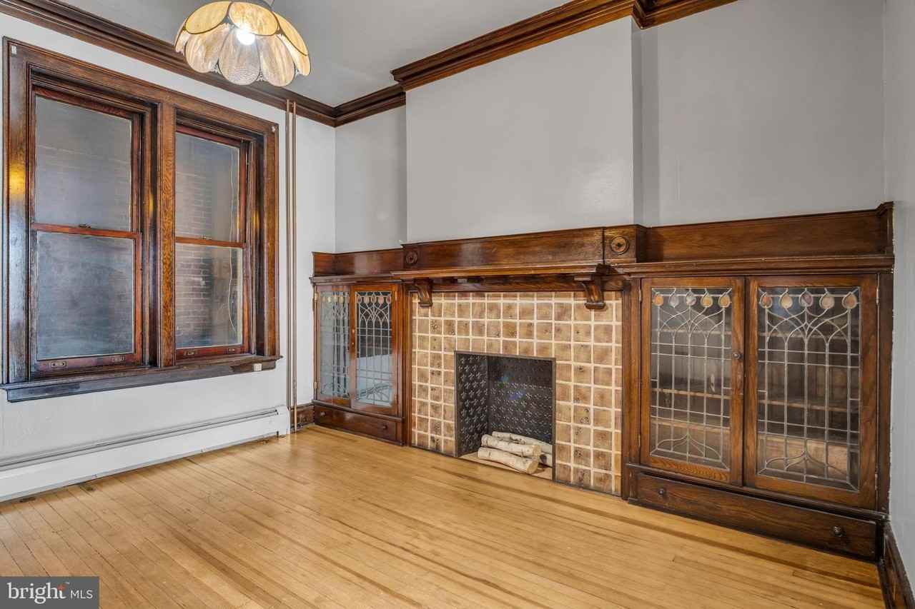 727 E Market St - Photo 5 of 25