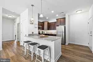 featured image of 1001 Admiral Ln Apt 9 #9