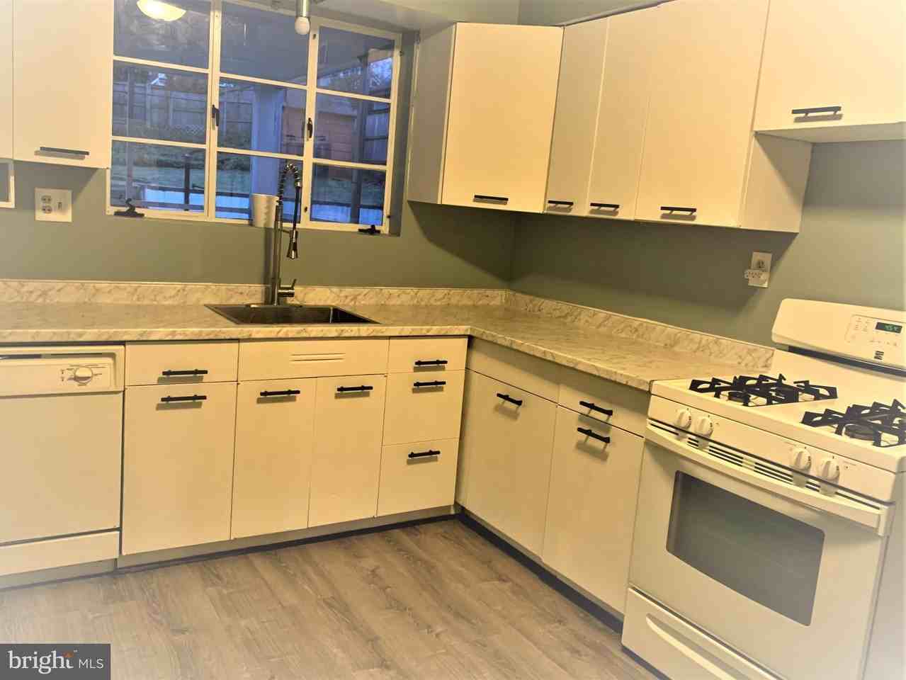 857 N Jacksonville St - Photo 4 of 22