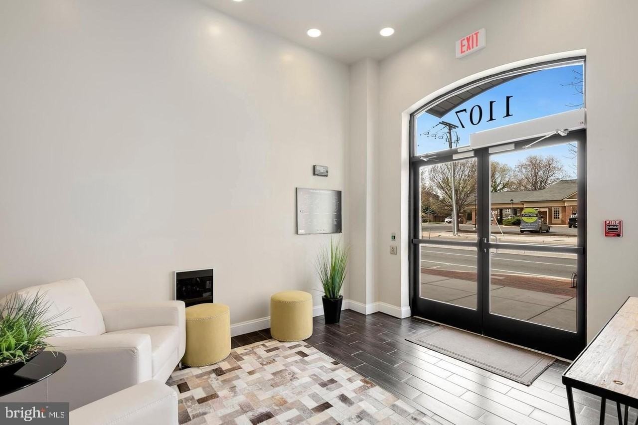 1107 S Walter Reed Dr Apt 302 #302 - Photo 4 of 50