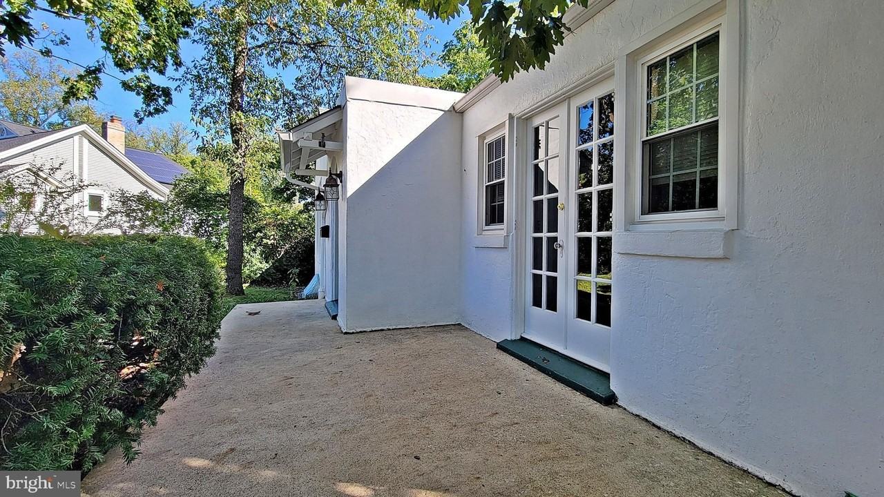 2619 S Joyce St - Photo 2 of 23