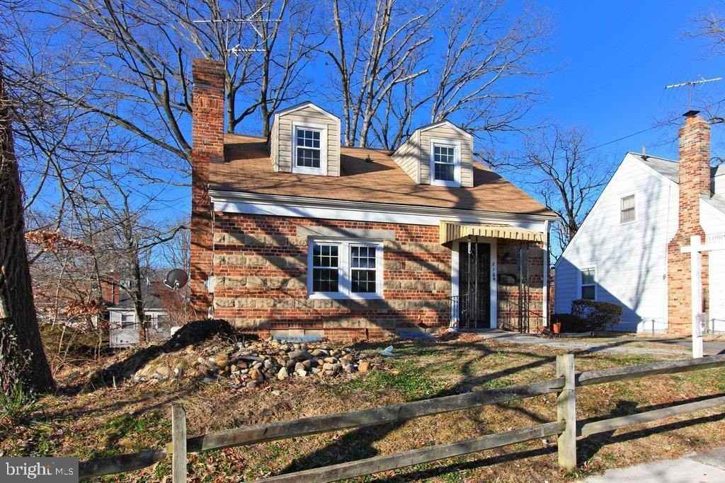 2104 2104 S NELSON Street - Photo 2 of 32