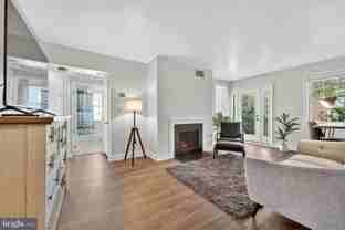 1209 N Pitt St Apt 2b #2B - Photo 1 of 1