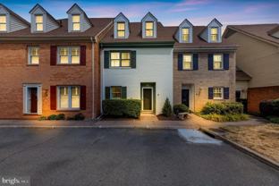 1011E Charles St Apt E #E - Photo 1 of 1