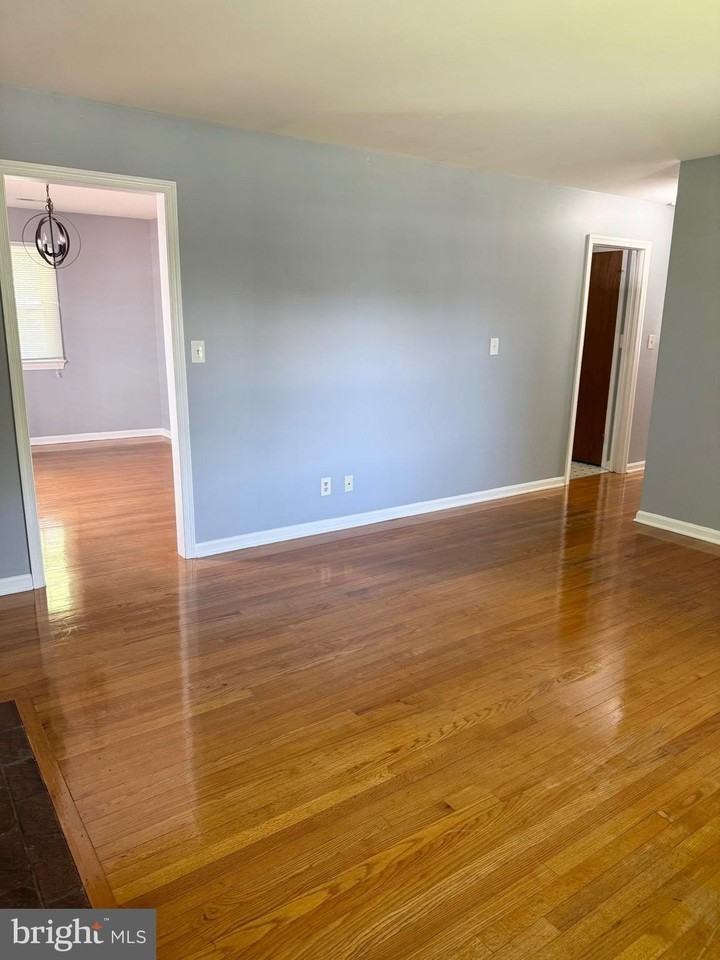 1212 Payne St - Photo 5 of 12