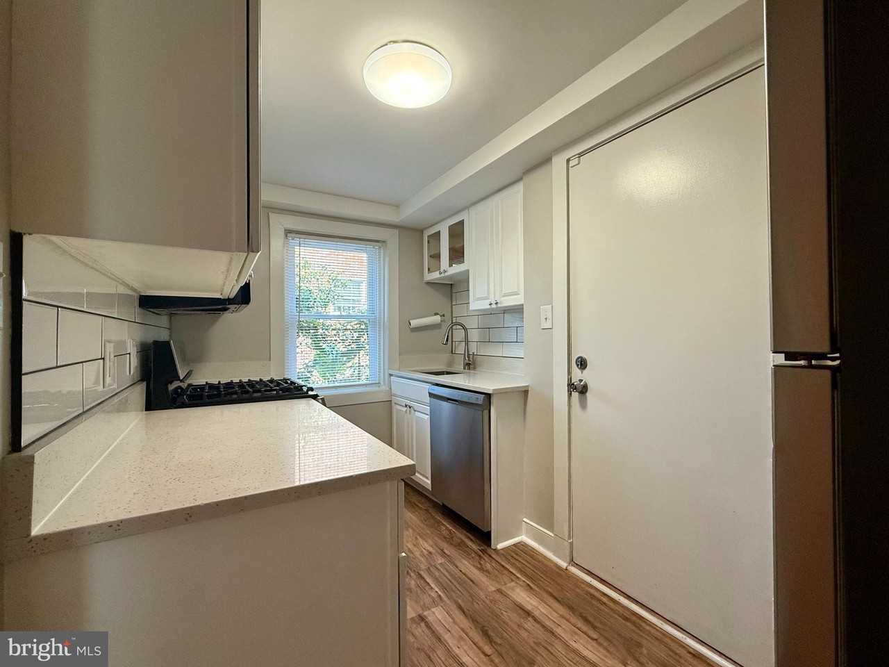 1400 Kenmore Ave Apt E1 #E1 - Photo 3 of 11