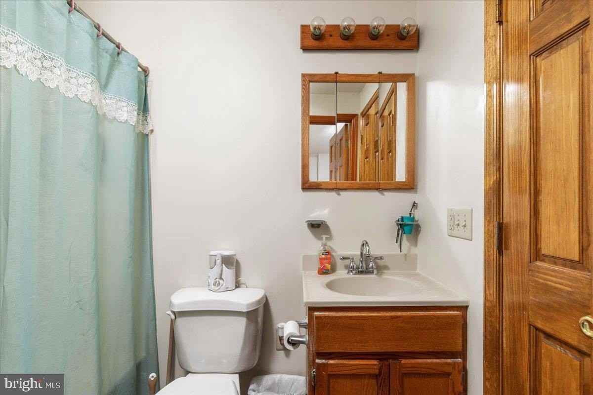 709 Dicks Hollow Road - Photo 3 of 47