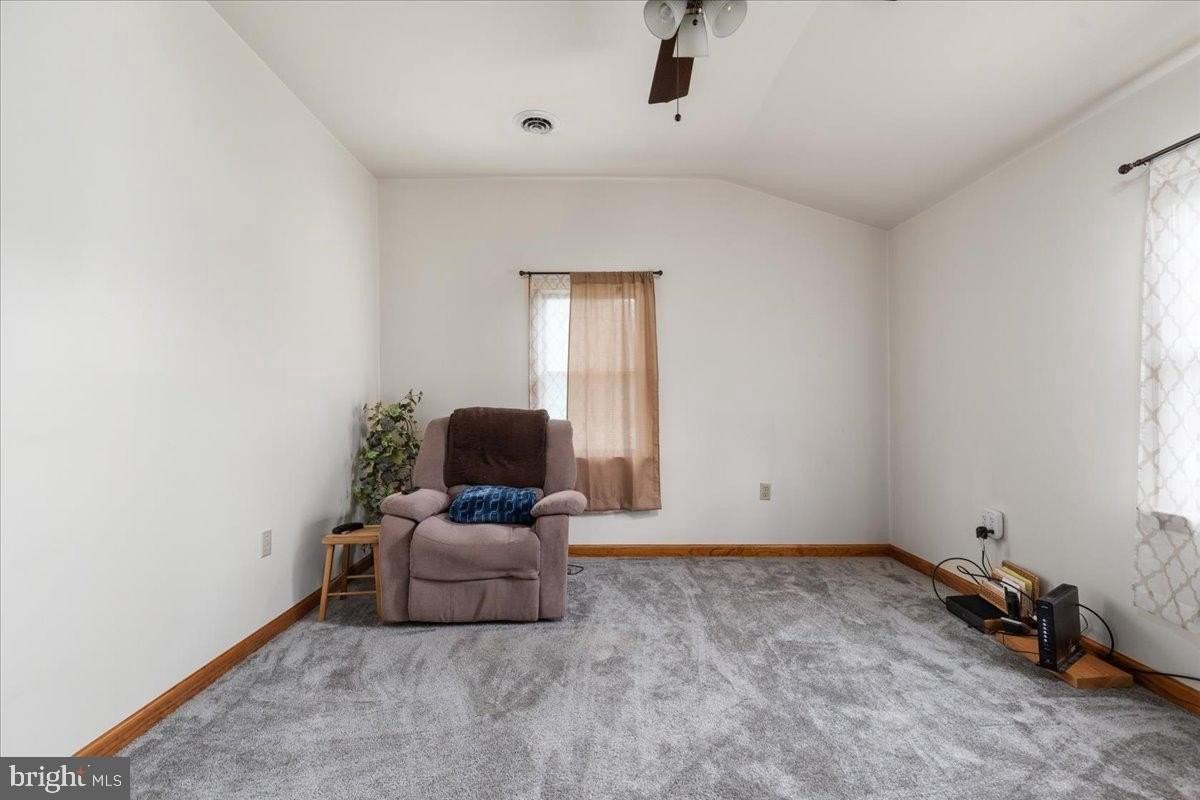 709 Dicks Hollow Road - Photo 4 of 47