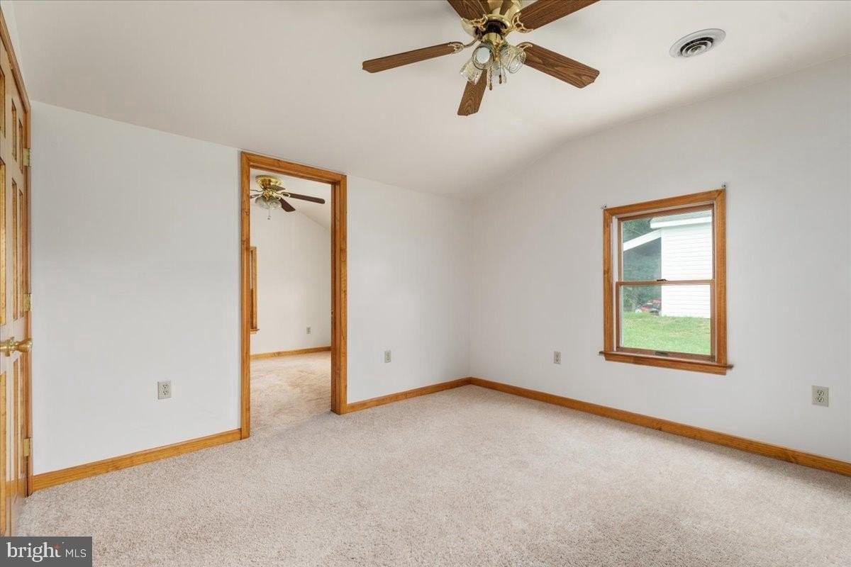 709 Dicks Hollow Road - Photo 6 of 47