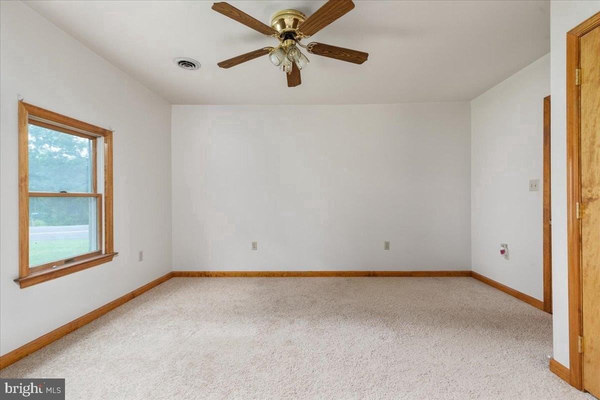 709 Dicks Hollow Road - Photo 7 of 47