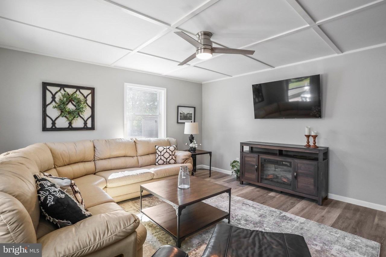 114 Highlander Rd - Photo 5 of 46