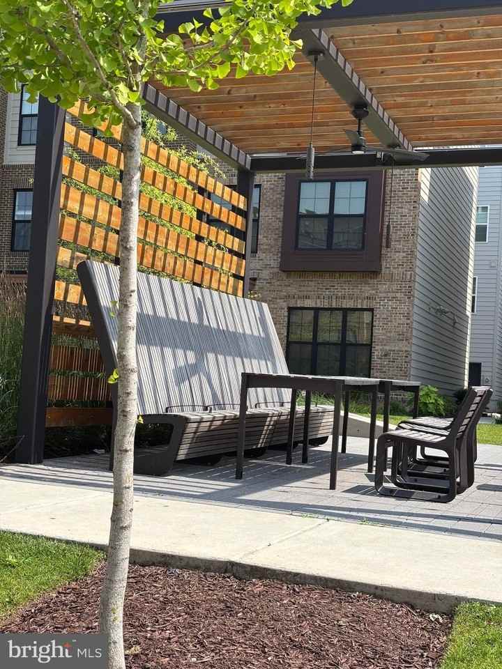 7373 Arlington Blvd - Photo 2 of 32