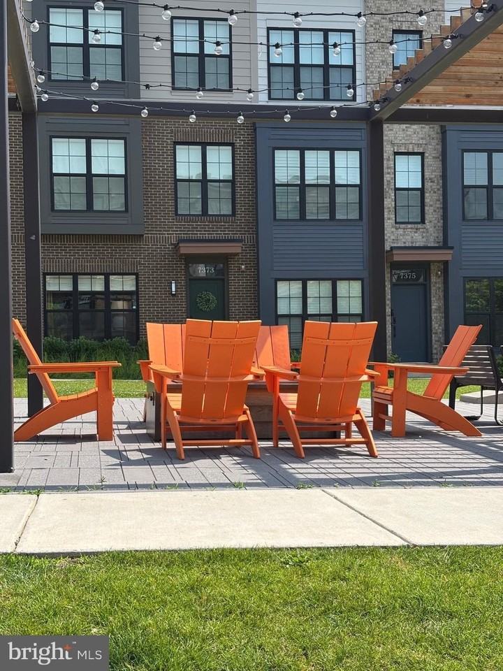 7373 Arlington Blvd - Photo 3 of 32