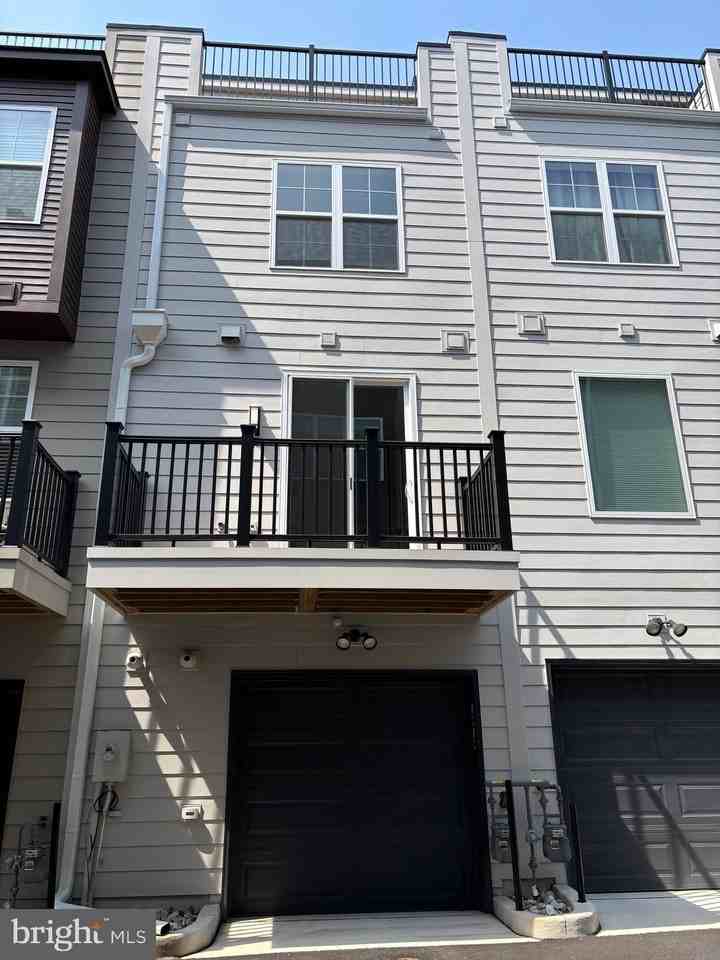 7373 Arlington Blvd - Photo 5 of 32