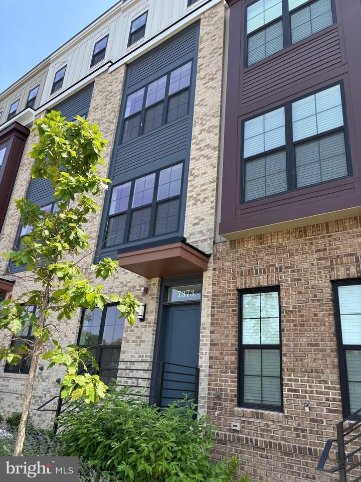 7373 Arlington Blvd - Photo 6 of 32