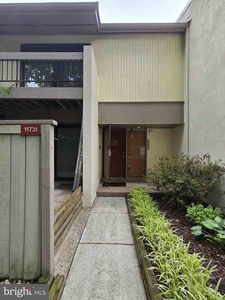 11721 Newbridge Ct - Photo 2 of 43