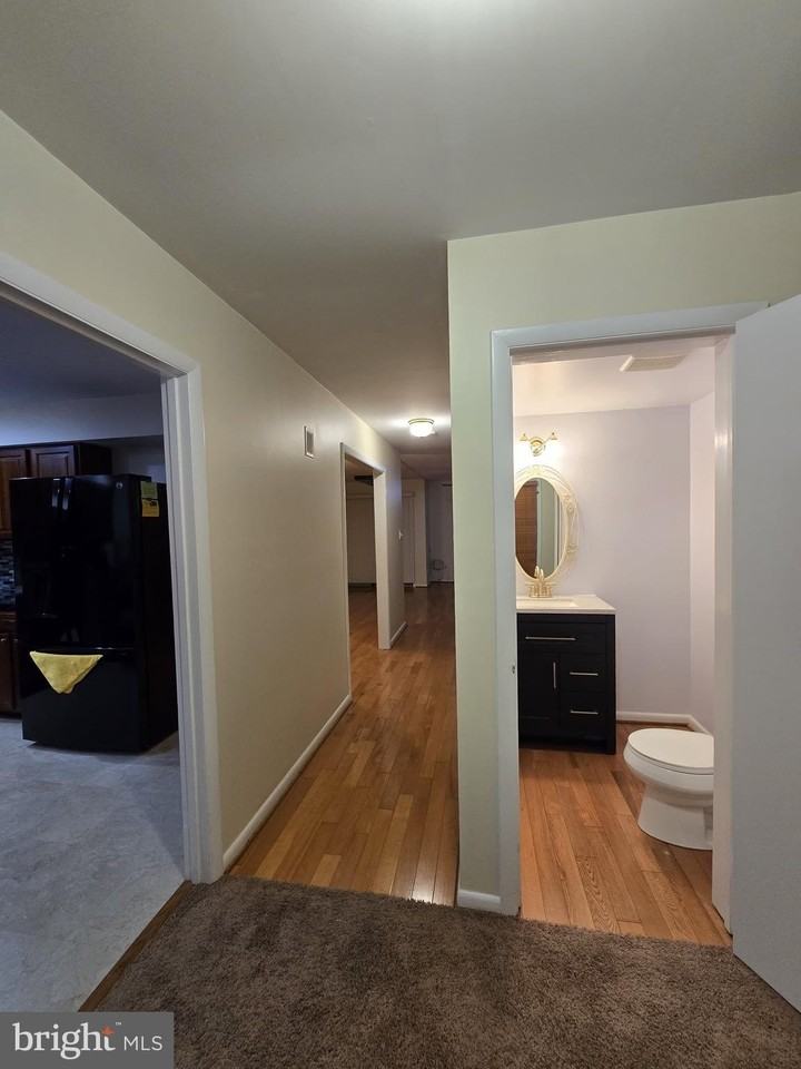 11721 Newbridge Ct - Photo 7 of 43