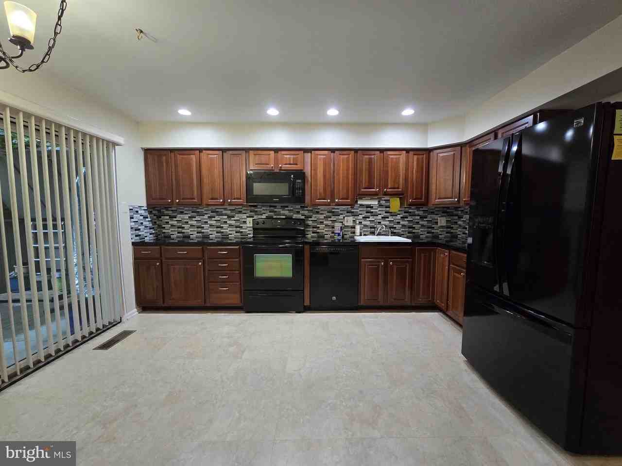 11721 Newbridge Ct - Photo 5 of 43