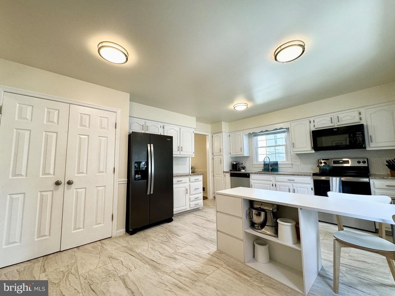 6728 Churchill Rd - Photo 5 of 32