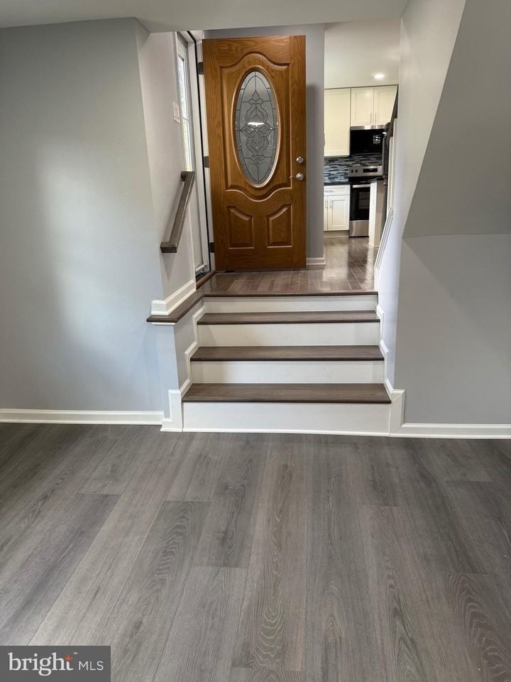 7810 Newington Woods Drive - Photo 6 of 50