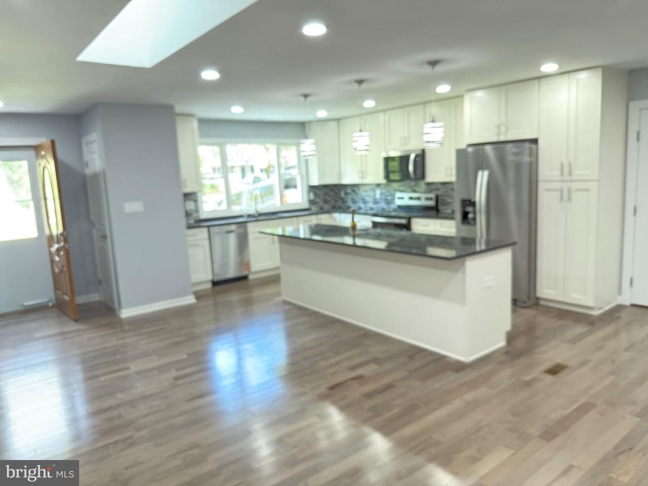 7810 Newington Woods Drive - Photo 3 of 50