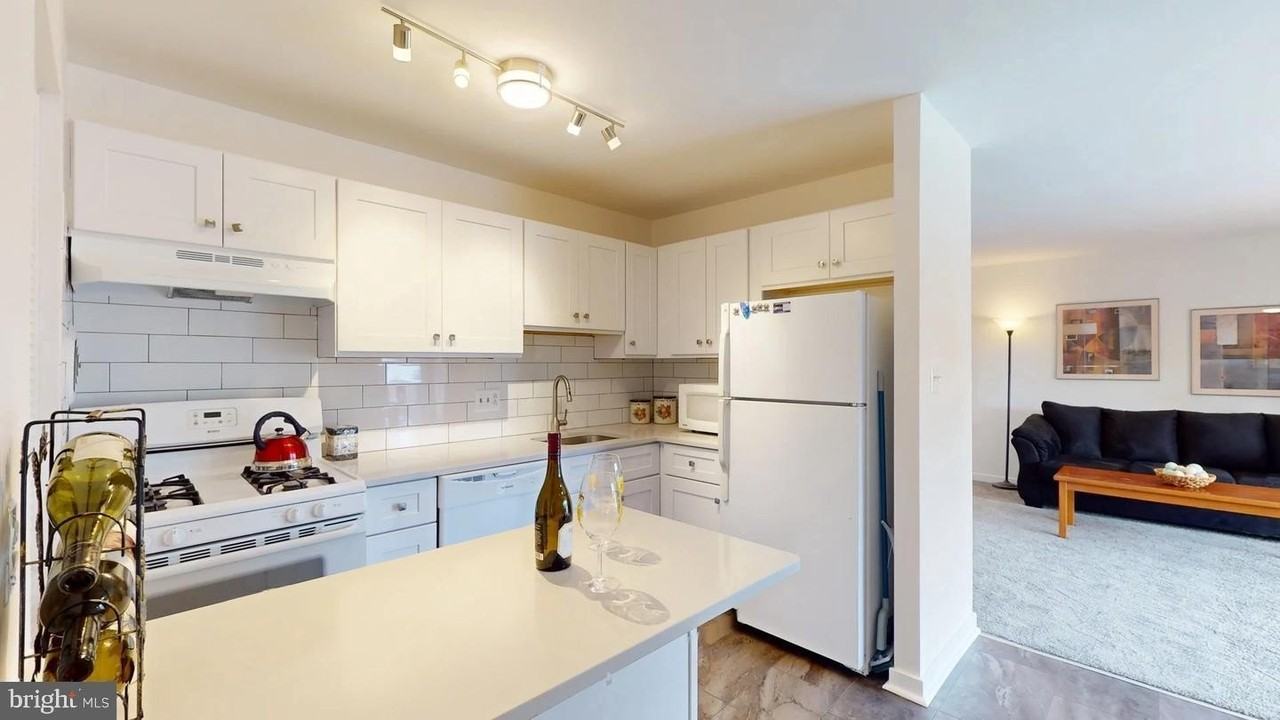 7364 Lee Hwy #203 - Photo 6 of 16