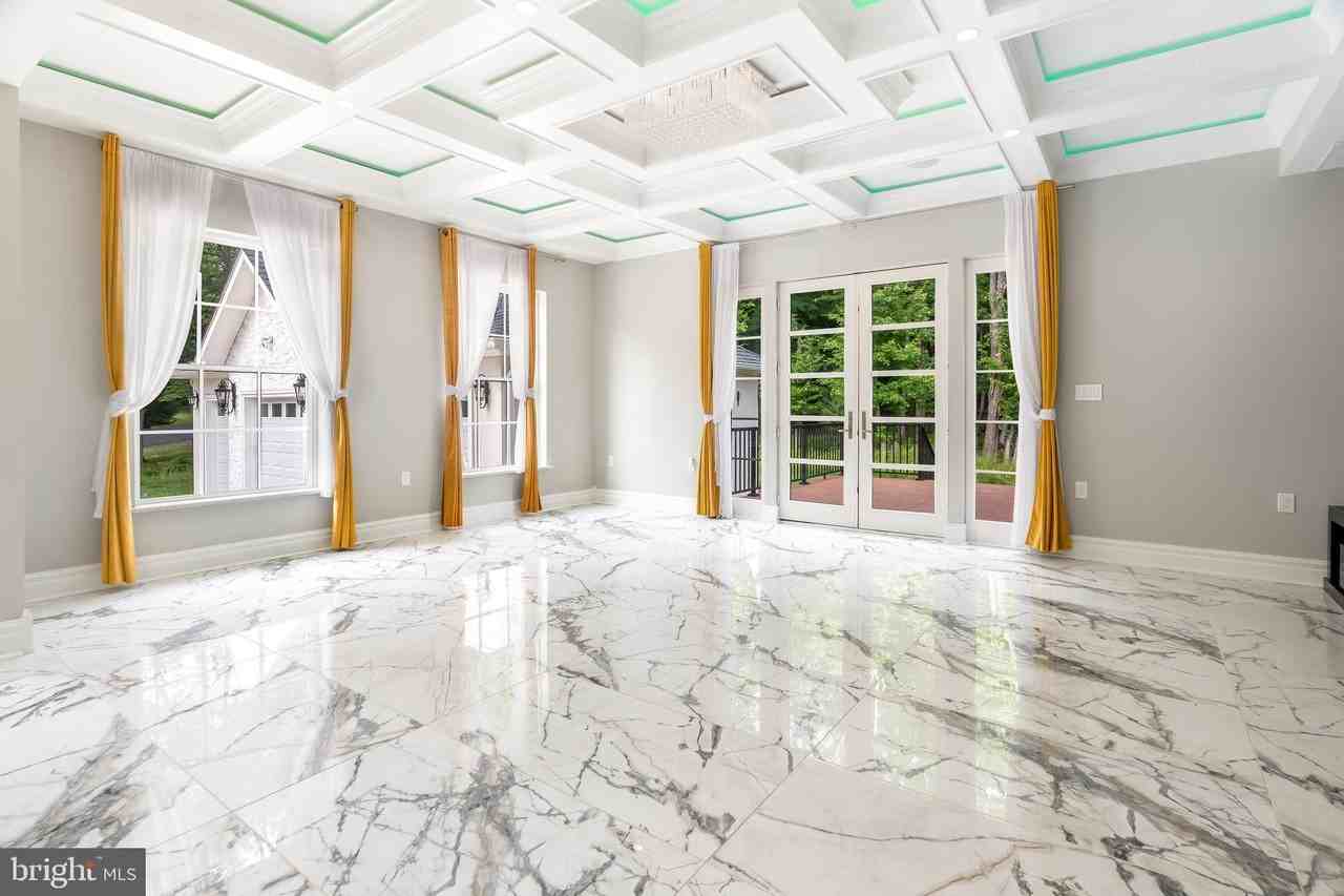 1065 Northfalls Ct - Photo 2 of 50