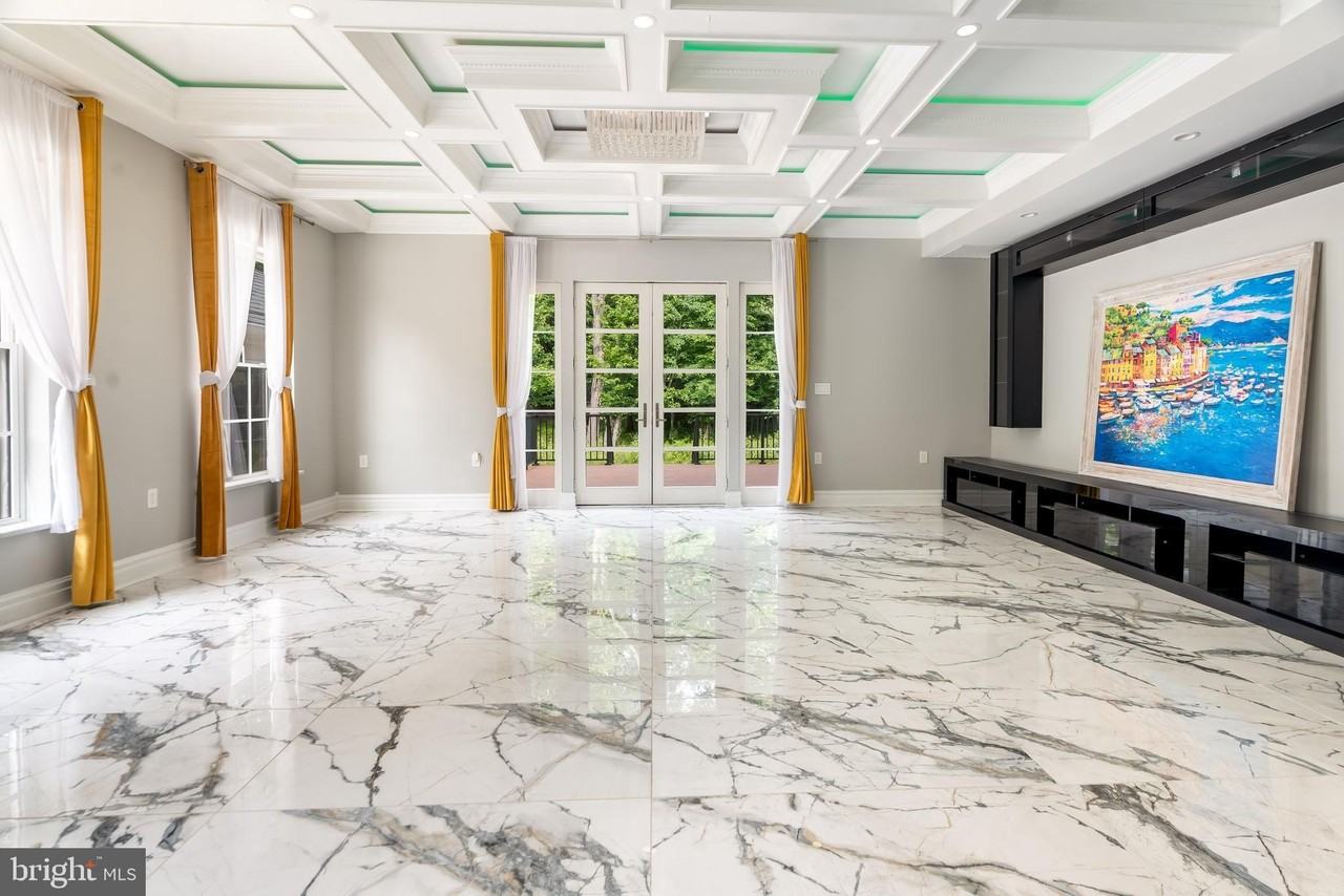 1065 Northfalls Ct - Photo 3 of 50