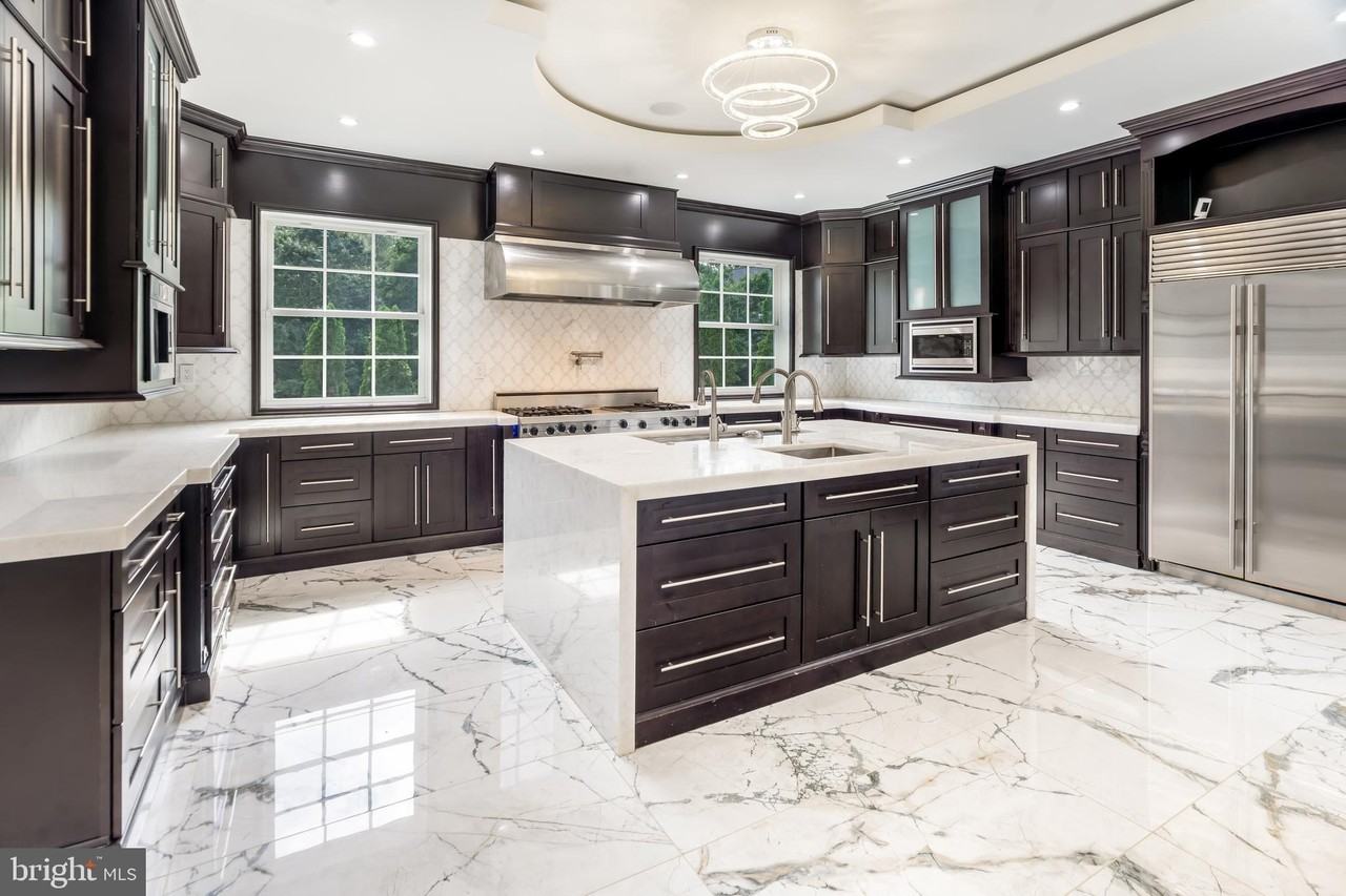 1065 Northfalls Ct - Photo 4 of 50