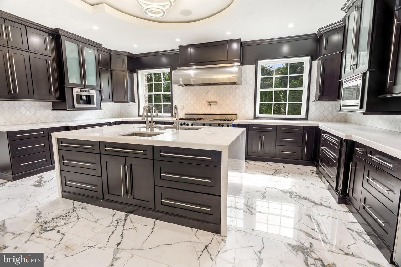 1065 Northfalls Ct - Photo 5 of 50