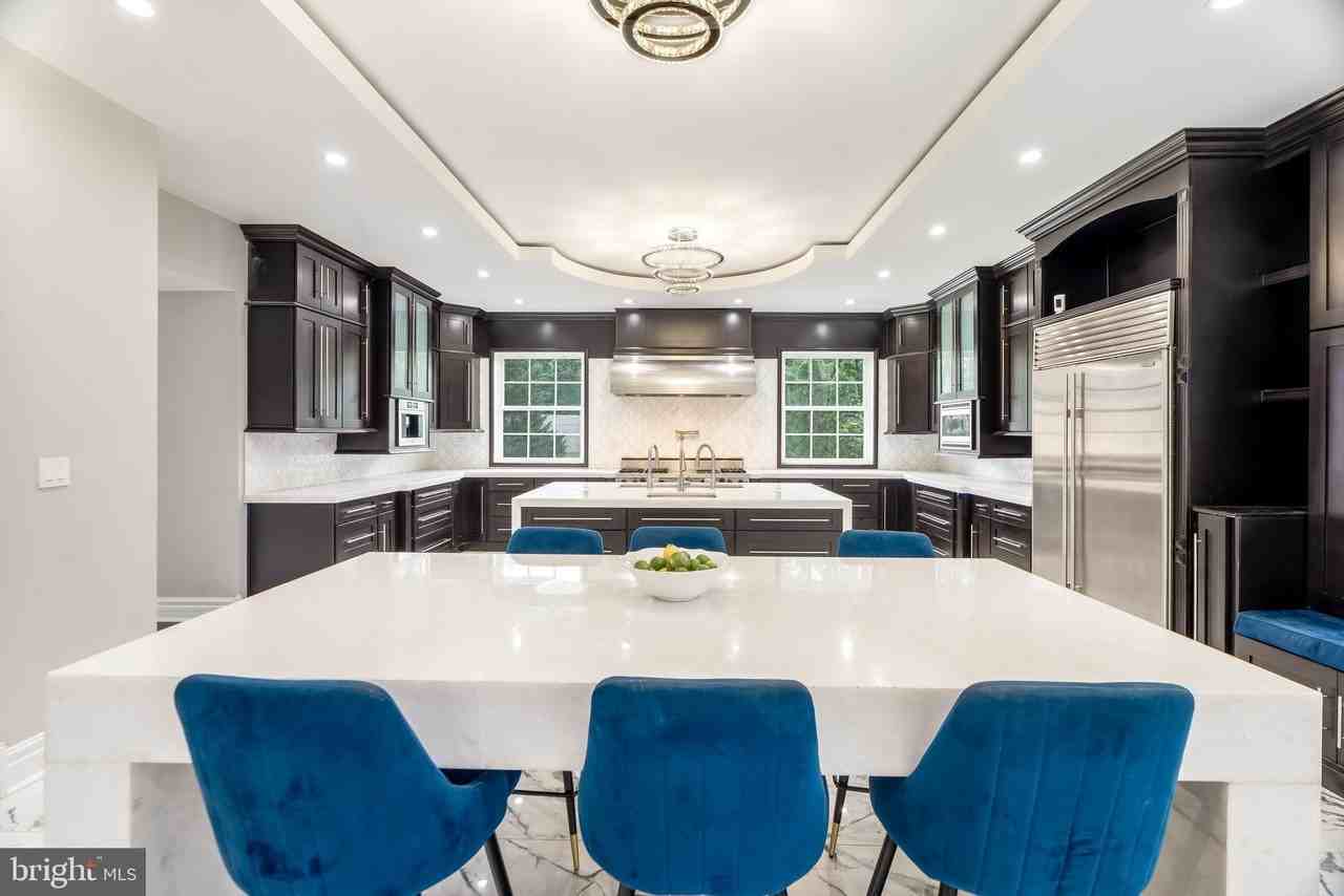 1065 Northfalls Ct - Photo 6 of 50