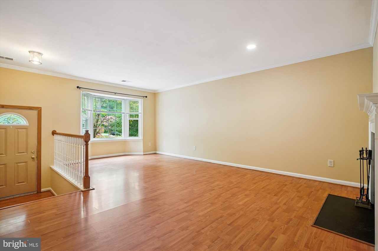 6760 Cardinal Woods Court - Photo 4 of 20