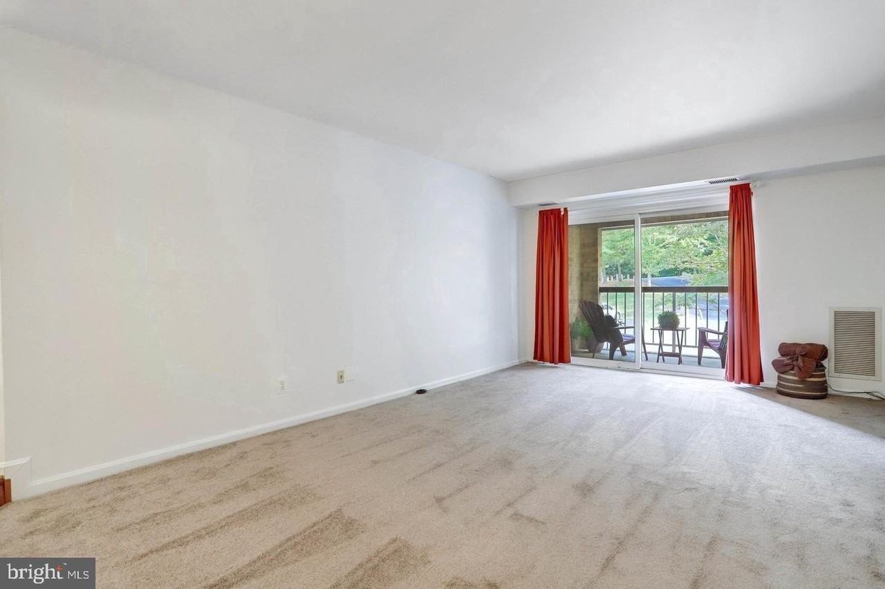 5912 Cove Landing Rd Apt 301 #301 - Photo 4 of 30