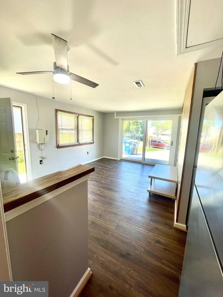 5527 Halwis St - Photo 5 of 18