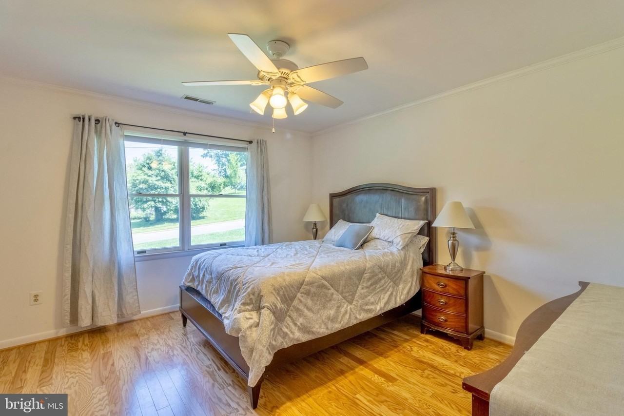 7613 Hamlet St - Photo 7 of 18