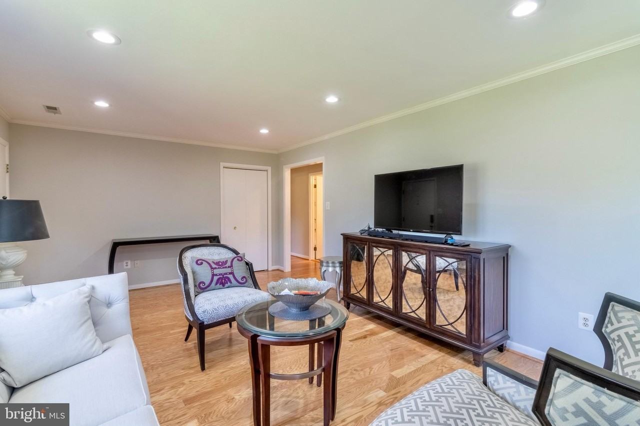 7613 Hamlet St - Photo 4 of 18