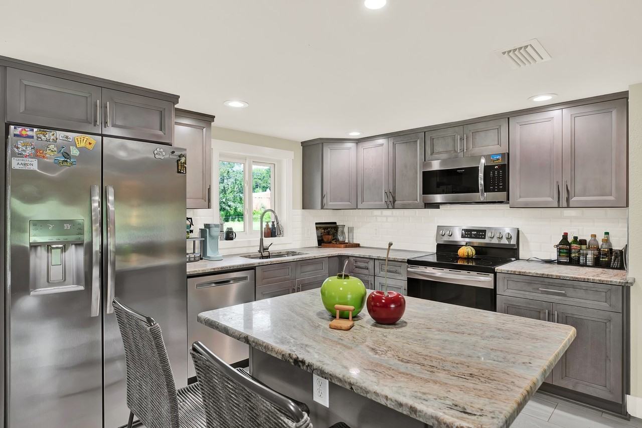 18321 Edgewood Drive - Photo 3 of 18