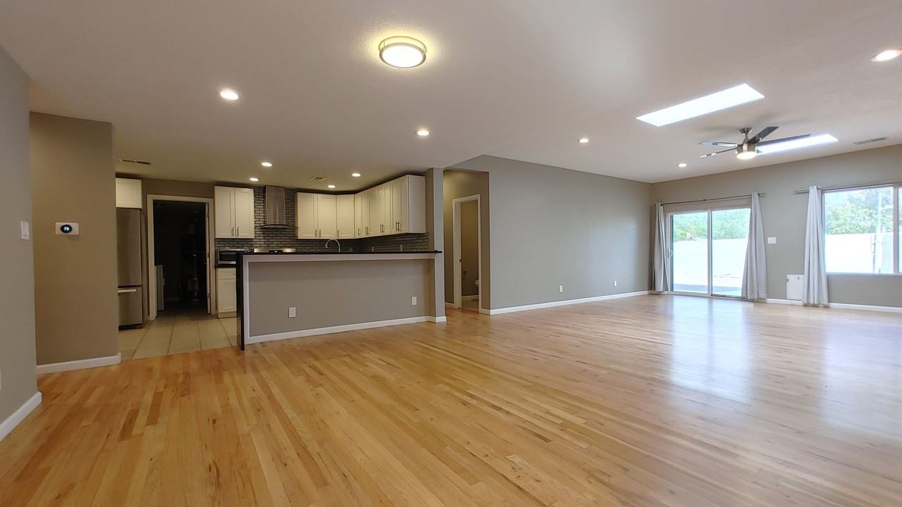 402 Washington St Ne - Photo 2 of 22