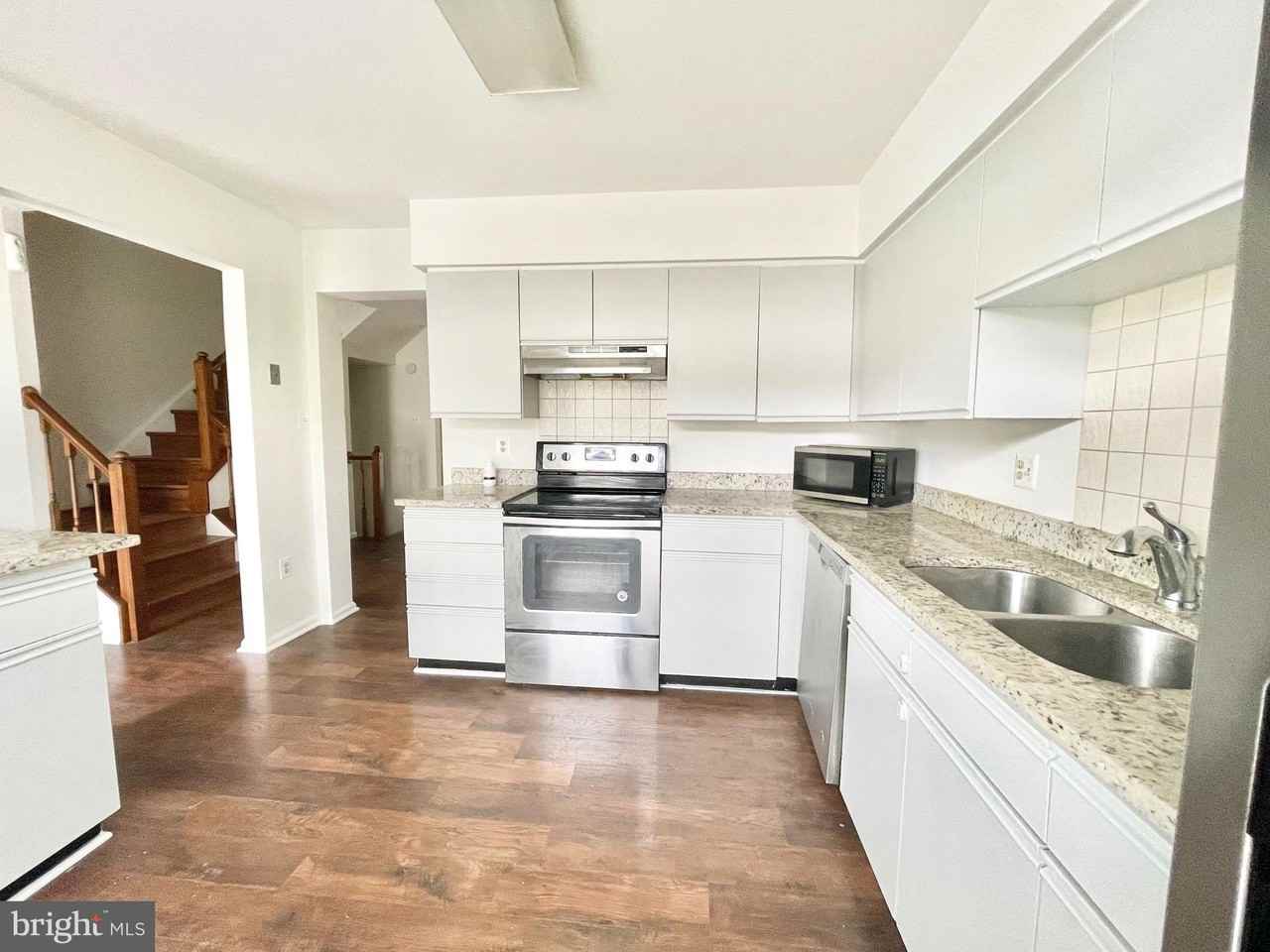 509 Dakota Dr - Photo 3 of 17