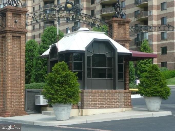 8360 Greensboro Dr Unit 811 #811 - Photo 4 of 44