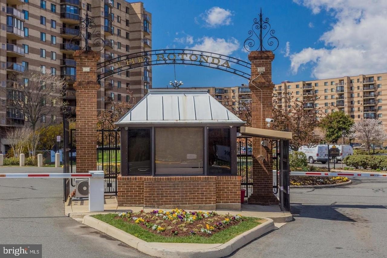 8360 Greensboro Dr Unit 811 #811 - Photo 3 of 44